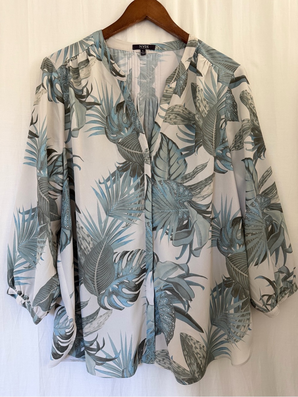 NYDJ Tropical Leaf Print V-Neck Blouse Top 3/4 Sleeves w. Back Pleats - Green- L